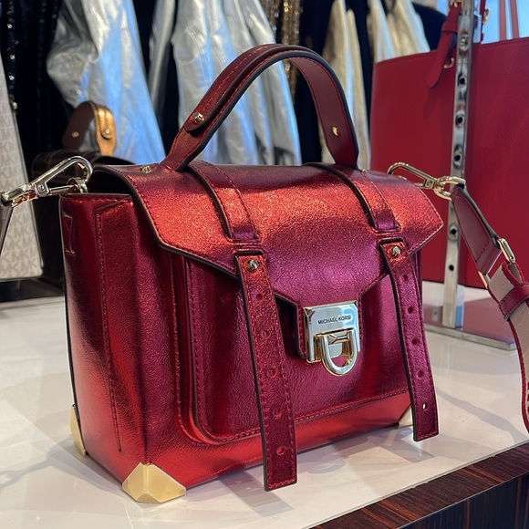 MICHAEL KORS
Manhattan Md TH SCHOOL Crackled Metallic Leather SATCHEL
Crimson - Picture 13 of 16